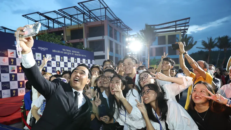 Giải Cánh diều vàng 2023: Nghệ sĩ Việt tề tựu trên thảm đỏ 