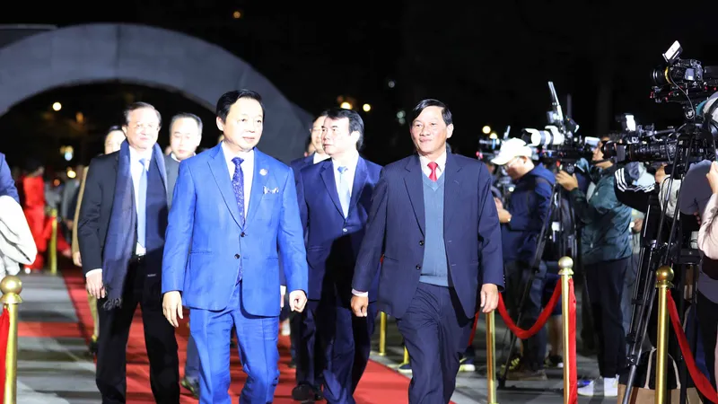 Khai mạc LHP Việt Nam lần thứ 23: Nô nức thảm đỏ trên Thành phố ngàn hoa