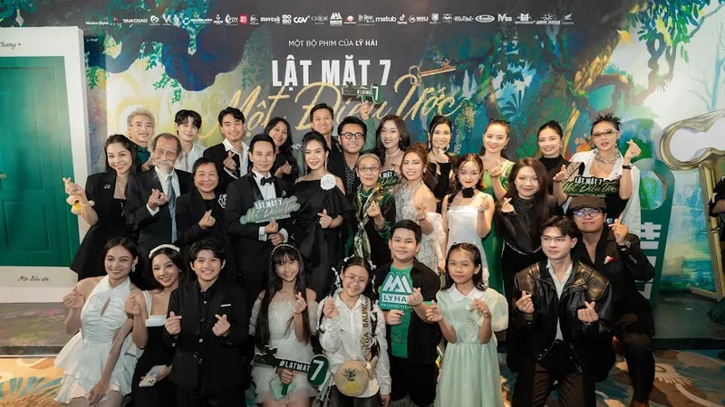 Lý Hải đưa gần 50 diễn viên "Lật mặt 7" chu du Nam - Bắc
