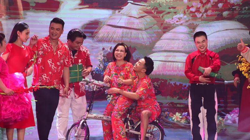 Nghệ sĩ Việt Hương ra mắt chương trình tết – Khi danh hài hát