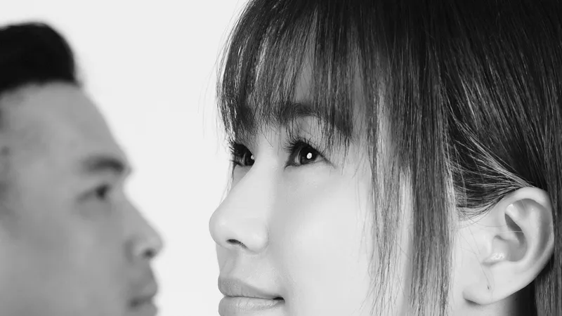 Lương Bích Hữu bị bạn diễn "thôi miên" trên phim trường
