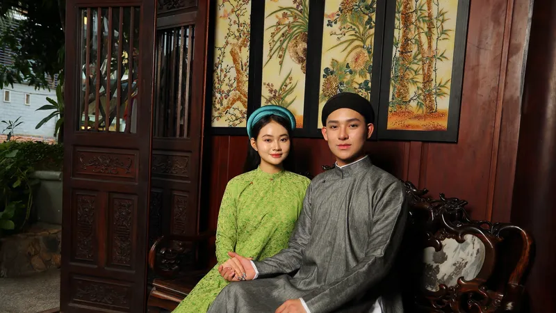 Lan tỏa áo dài ngũ thân đến với công chúng