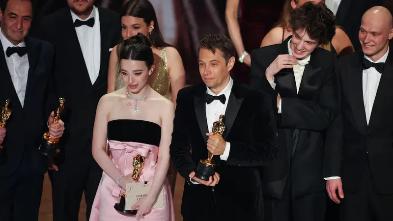 Oscar 2025: Phim về vũ công thoát y thắng áp đảo