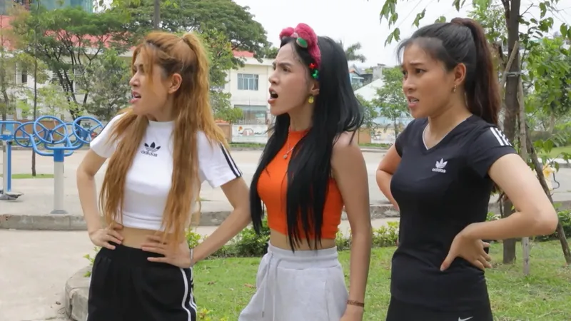 Đạo diễn nữ làm phim về cảnh “gà trống nuôi con” 