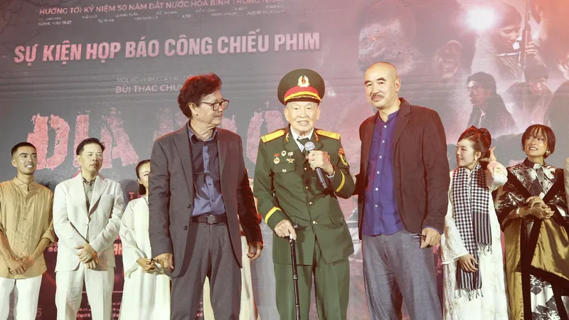 Địa đạo và cuộc hội ngộ xúc động với những chứng nhân lịch sử