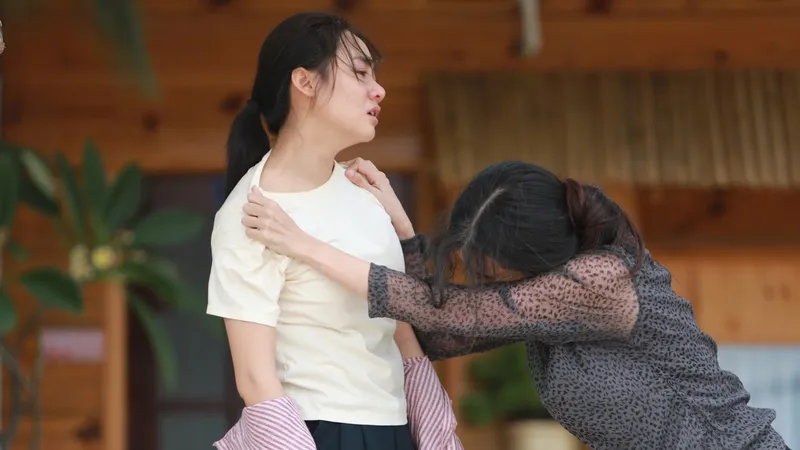 Trúc Mây lấy nước mắt khán giả trong "Mẹ biển"