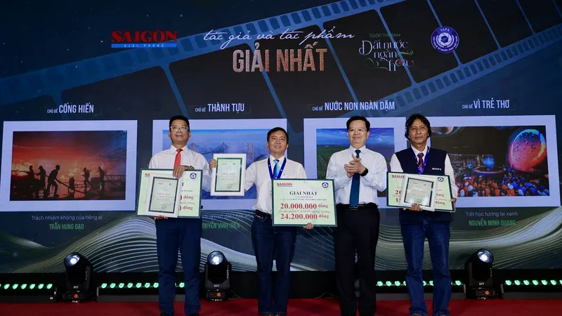 Tôn vinh những khoảnh khắc giá trị về hành trình phát triển của đất nước 