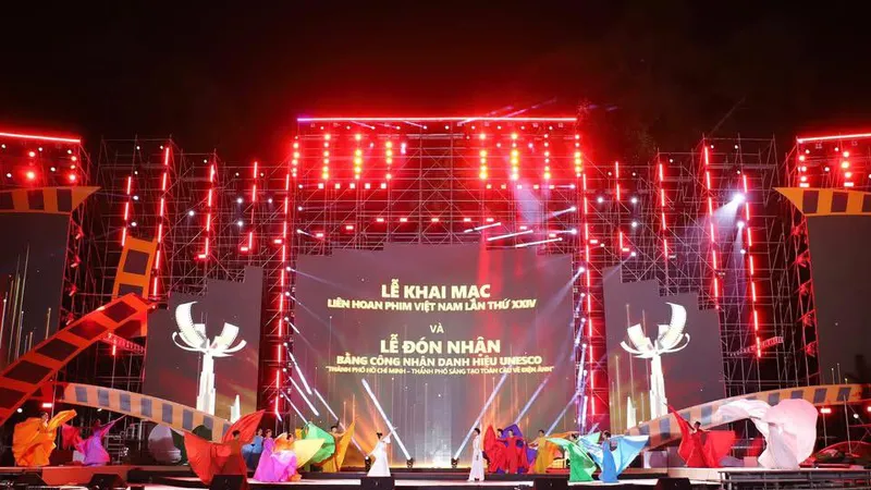 Nhật ký Liên hoan phim Việt Nam 2025 - Ngày khai mạc 21-11: Mở màn hội lớn