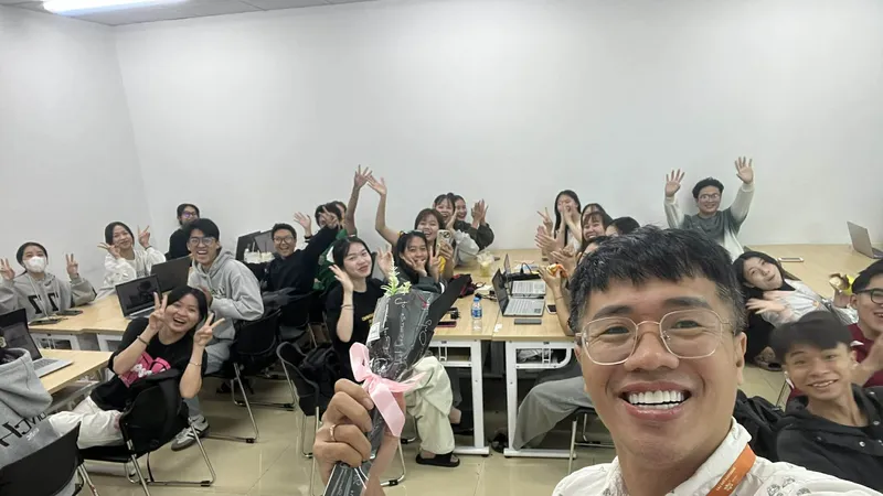 MC Quốc Bình kể cơ duyên lấn sân nghề giáo