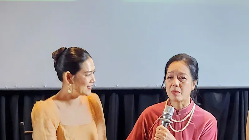 NSƯT Chiều Xuân nghẹn ngào tại buổi ra mắt phim mới