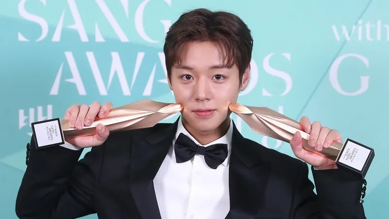 Park Ji Hoon đến Việt Nam giao lưu với người hâm mộ