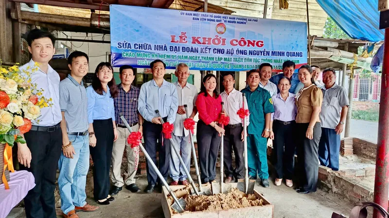 Phường An Phú (TPHCM) sửa nhà cho 2 hộ nghèo