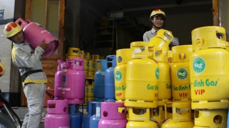 Giá gas giảm tiếp 10.000 đồng/ bình 12kg