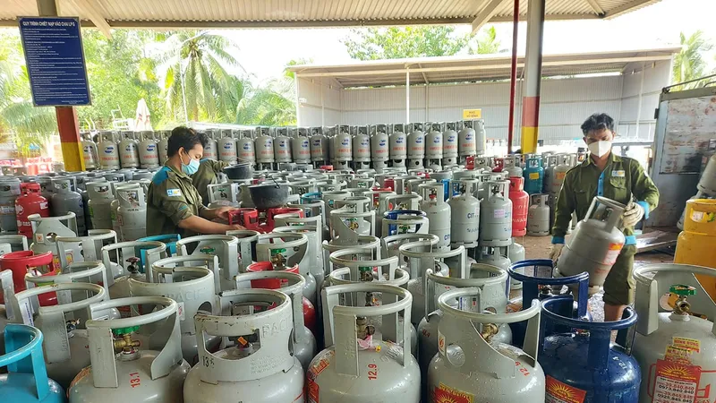Ngày mai mùng 1 tết, giá gas tăng 16.000 đồng/bình 12kg