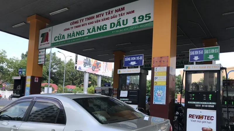 Không để đứt gãy nguồn cung xăng dầu ​