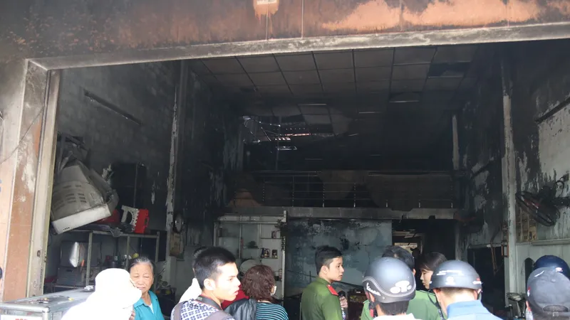 Ngôi nhà số 39 Nguyễn Thị Thập bị lửa thiêu rụi Ảnh: NGUYÊN KHÔI
