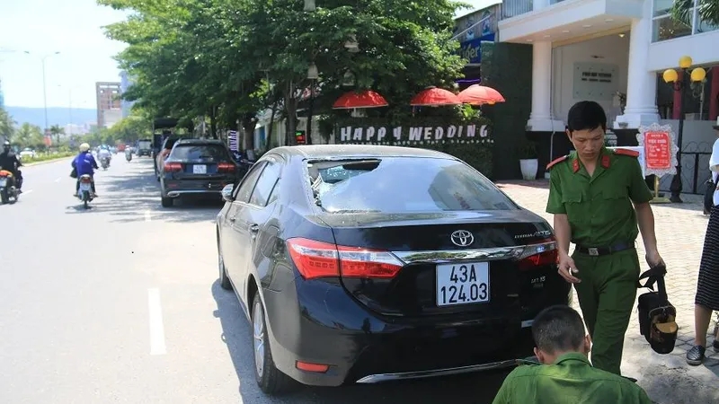 Công an quận Thanh Khê và quận Hải Châu đang tiến hành điều tra vụ việc Ảnh: NGUYÊN KHÔI