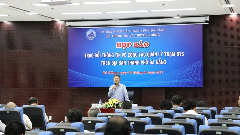 Ông Nguyễn Quang Thanh, Giám đốc Sở TTTT TP Đà Nẵng trả lời các câu hỏi của báo chí Ảnh: NGUYÊN KHÔI