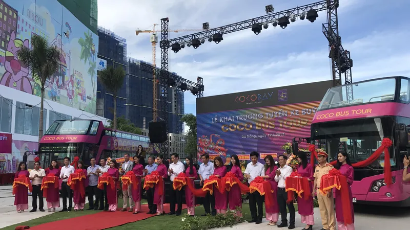 Cắt băng khai trương tuyến xe buýt Coco Bus Tour 