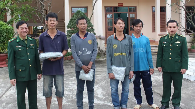4 thuyền viên được Bộ đội Biên phòng TP Đà Nẵng giải cứu 