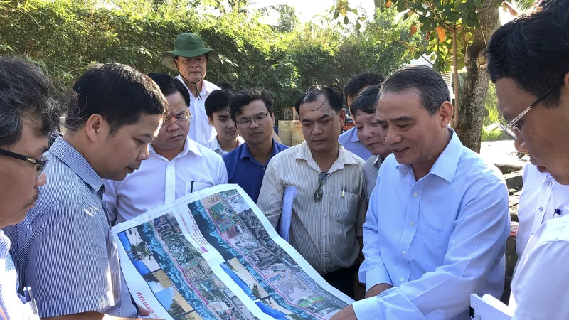 Bí thư Thành ủy Đà Nẵng kiểm tra đột xuất công trình mở lối xuống biển