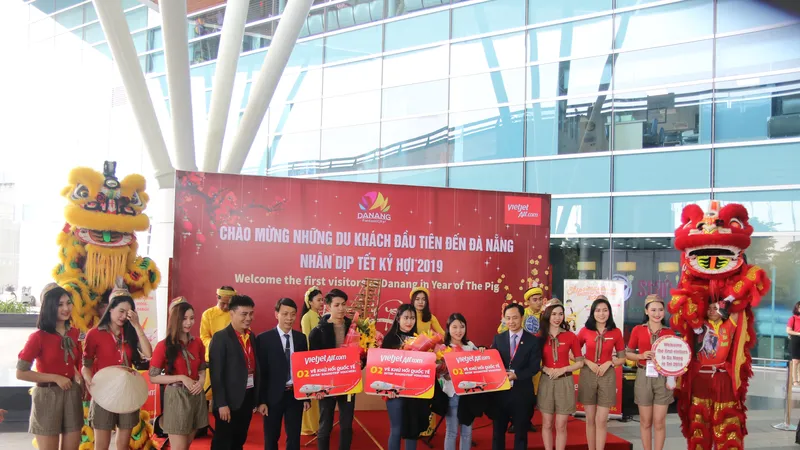 Đà Nẵng đón chuyến bay chở 180 du khách quốc tế đến xông đất năm Kỷ Hợi