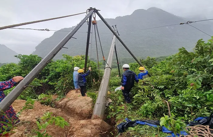 Điện lực miền Trung khẩn trương khắc phục lưới điện