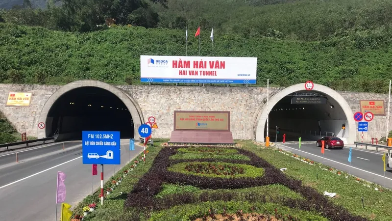 Việc trạm BOT Bắc Hải Vân tăng giá vé và thu gộp cho 2 dự án gây khó khăn cho người dân và doanh nghiệp trong bối cảnh dịch bệnh hoành hành