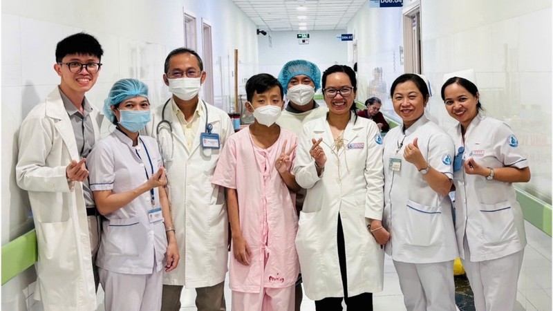 胡志明市第一儿童医院成功实施首例肾移植手术