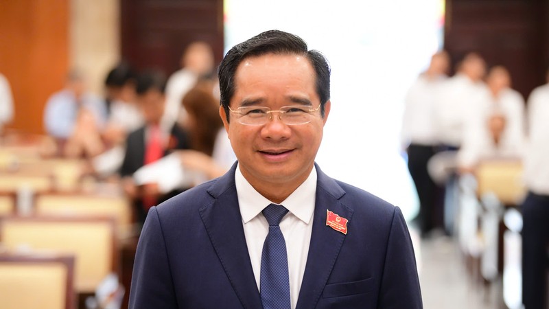 阮文得同志蝉联胡志明市人委会主席