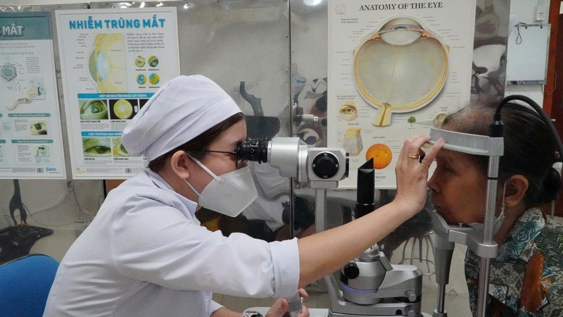  胡志明市头顿医院为近300名高龄人免费体检