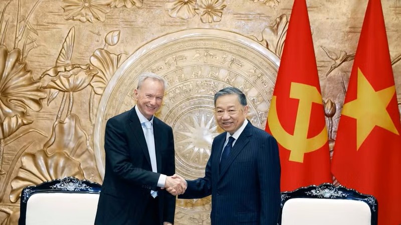 越南共产党中央总书记、国家主席苏林会见谷歌前董事长施密特。图：越通社