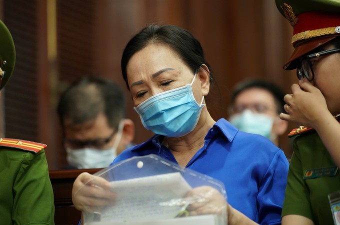 张美兰的钻石首饰套装估价近250亿元
