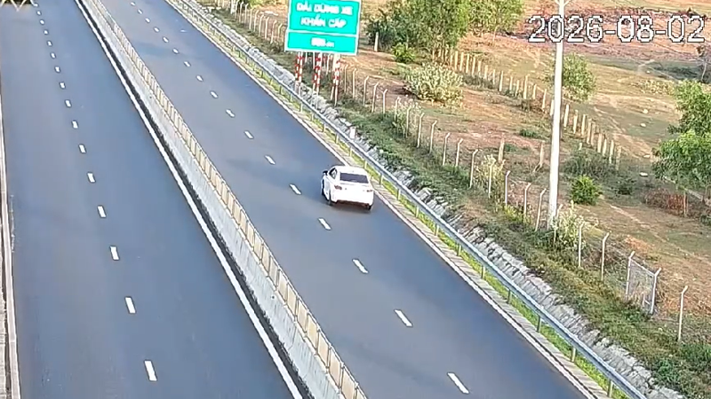 在永好-藩切高速公路上倒车，女司机被罚款3500万元