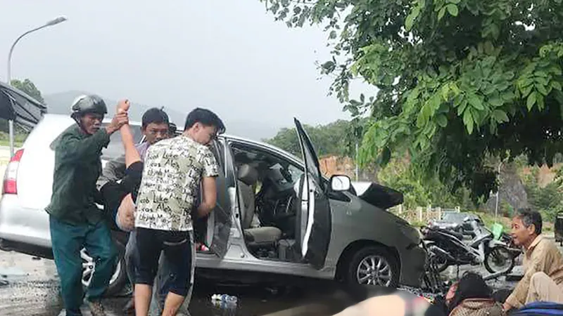 Vụ xe Limousine 10 chỗ gặp nạn trên Quốc lộ 20: Một Việt kiều đã tử vong