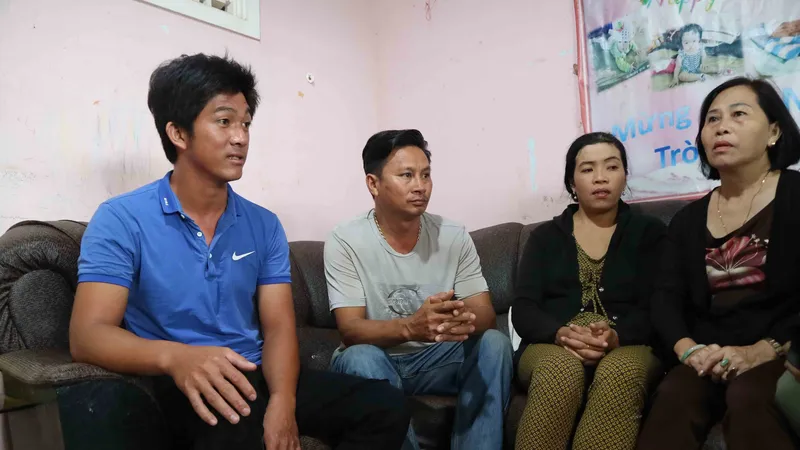 Khen thưởng nam thanh niên lao xuống sông cứu sống 2 nữ sinh