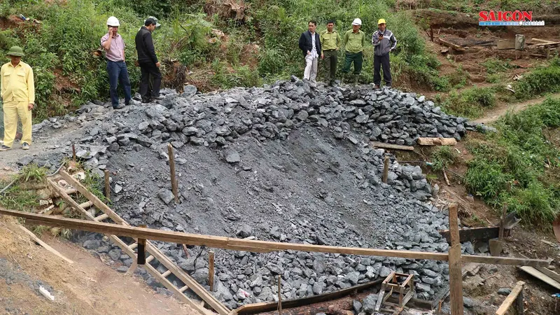 VIDEO: Dùng 200kg thuốc nổ đánh sập địa đạo thiếc trái phép
