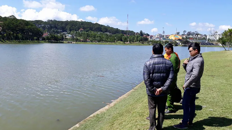 Phát hiện thi thể người đàn ông dưới hồ Xuân Hương - Đà Lạt