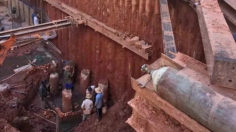  Công trình xây dựng không an toàn, gây sụt lún nguy hiểm các nhà kế cận