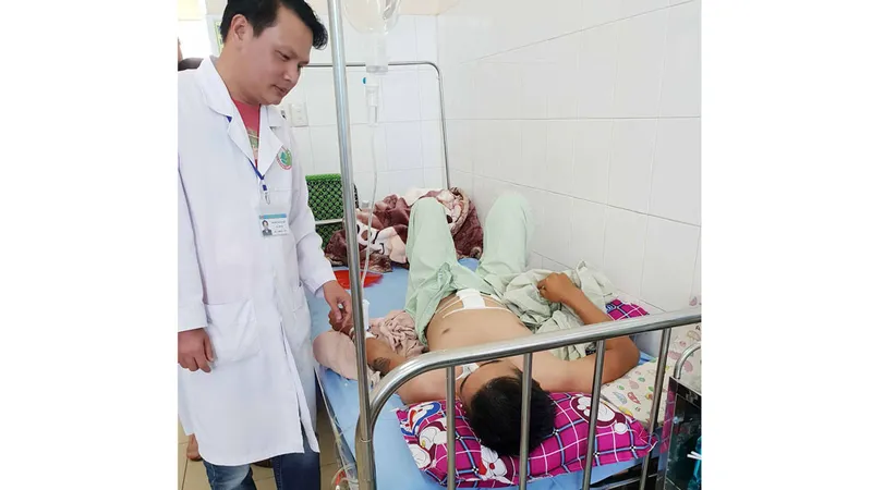 Anh rể “thử” súng bắn trúng em vợ