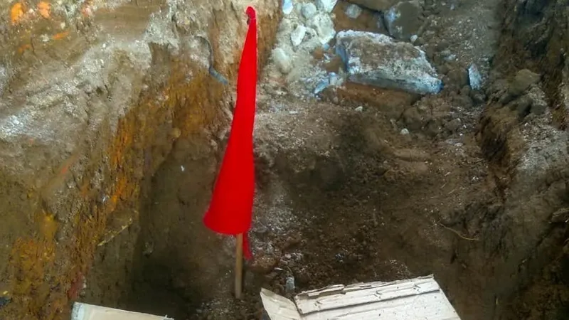 Đào móng công trình, phát hiện kho đạn pháo 
