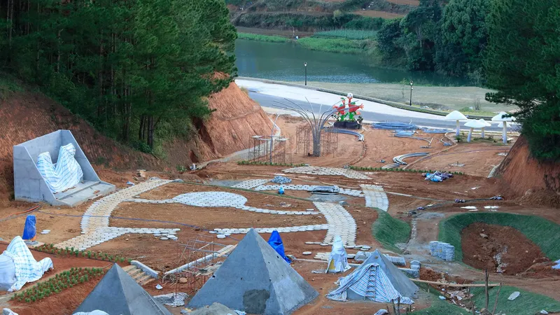 Dự án nghỉ dưỡng cao cấp tiếp tục “xẻo” đất rừng tại hồ Tuyền Lâm – Đà Lạt