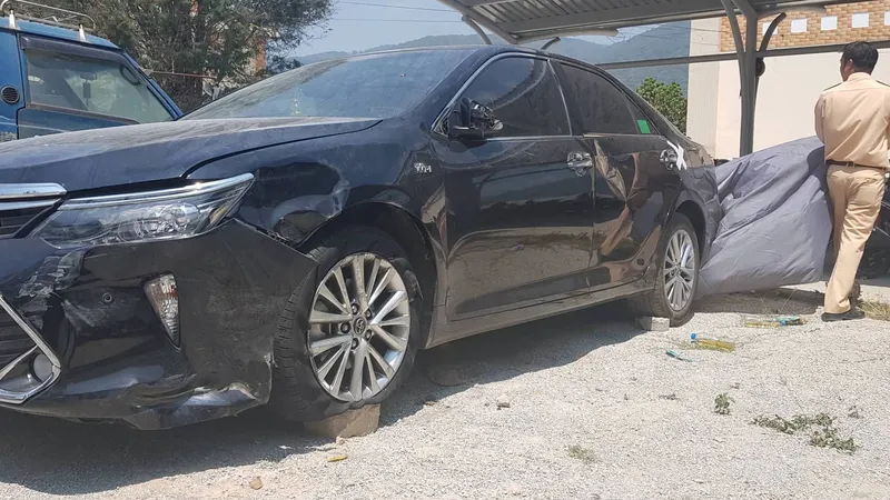 Cán bộ tòa án ngồi xe ô tô gây tai nạn rồi bỏ chạy