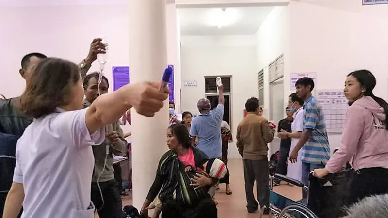 136 người nhập viện cấp cứu sau khi ăn tiệc cưới