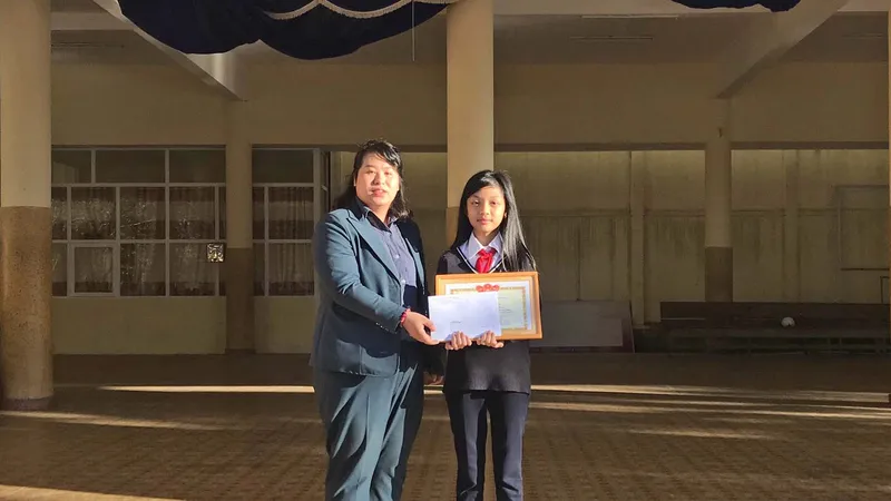 Đà Lạt: Khen thưởng học sinh lớp 7 nhặt được của rơi trả người đánh mất