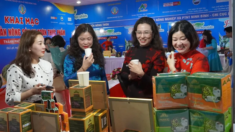 Khai mạc “Phiên chợ Tuần nông sản an toàn thực phẩm năm 2020” tại Đà Lạt
