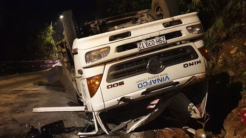 2 nữ sinh viên bị xe tải tông tử vong trên đèo Bảo Lộc