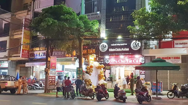 Cách ly, theo dõi 8 trường hợp liên quan thẩm mỹ viện khai trương giữa mùa dịch