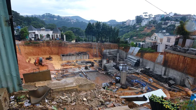 Đình chỉ thi công công trình sau vụ sạt lở nghiêm trọng tuyến đường cửa ngõ Đà Lạt