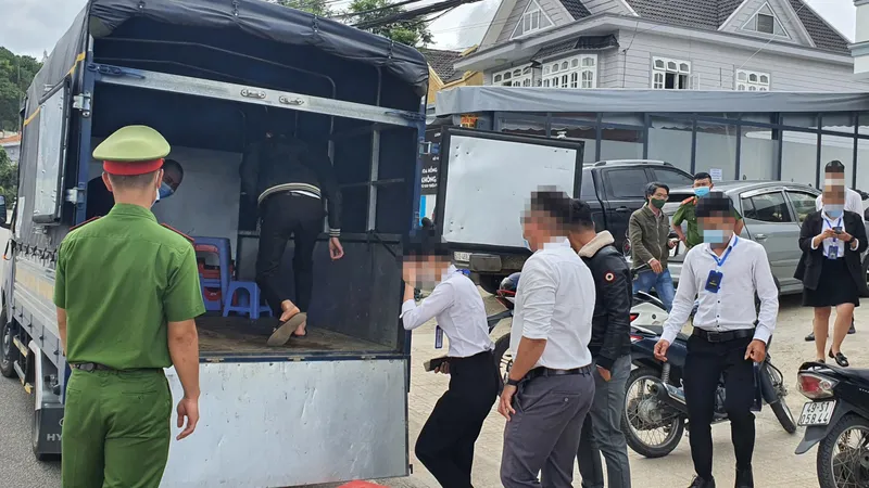 Công ty bất động sản tổ chức tập trung đông người, nhiều người không đeo khẩu trang